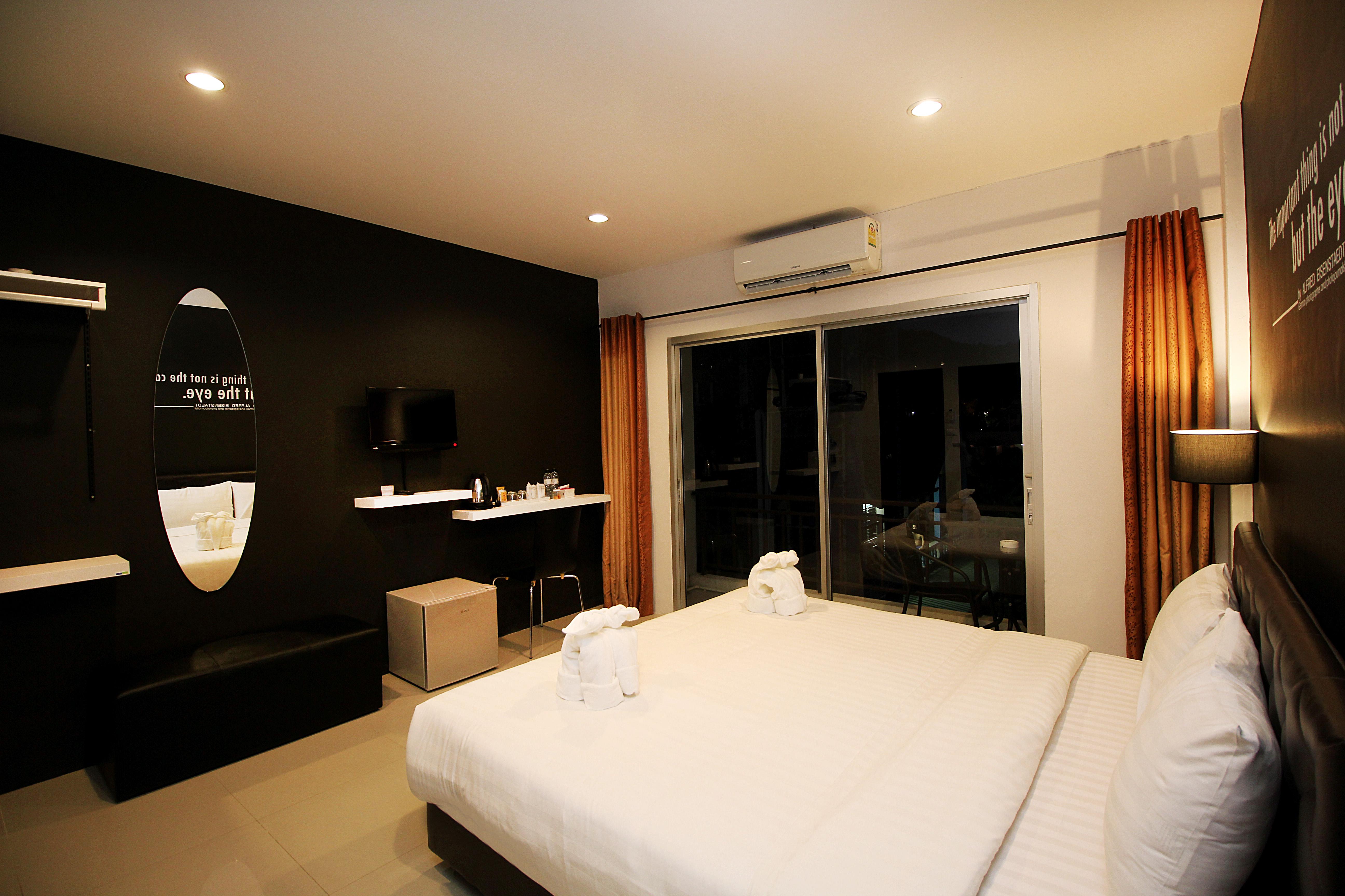The Artist House Hotel Patong Exterior photo