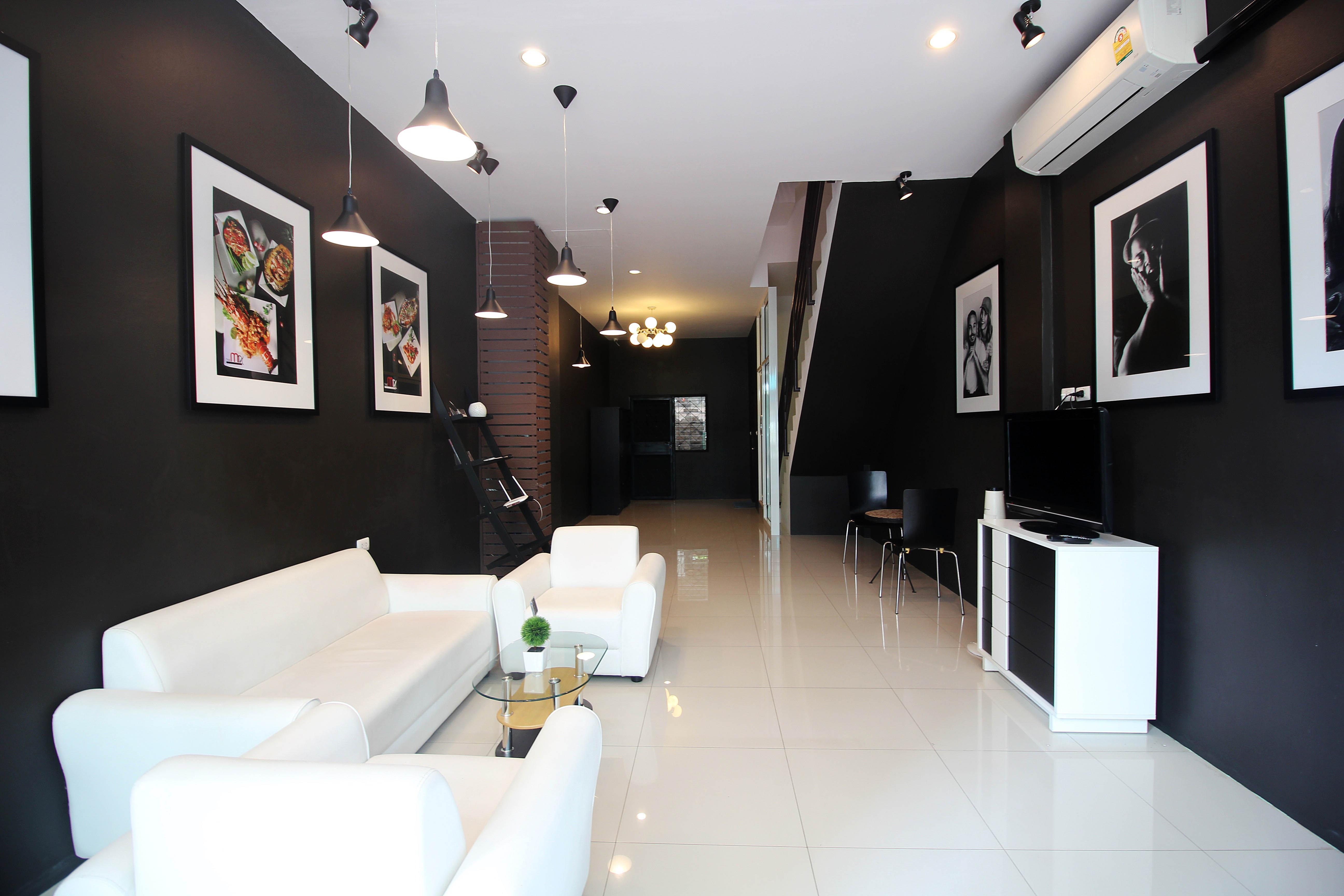 The Artist House Hotel Patong Exterior photo