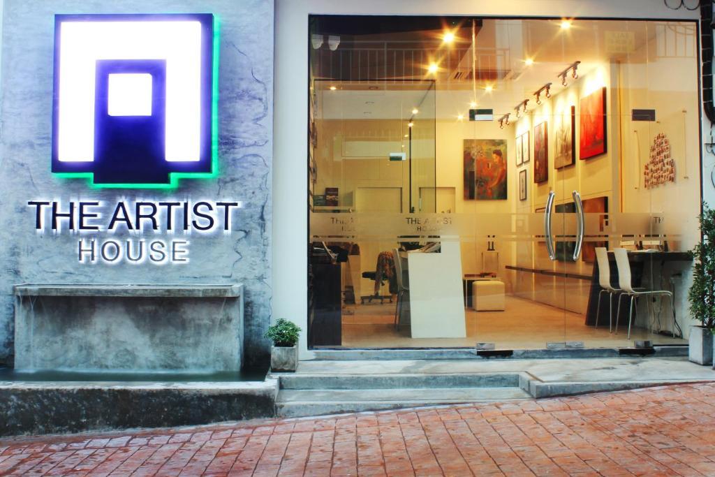 The Artist House Hotel Patong Exterior photo
